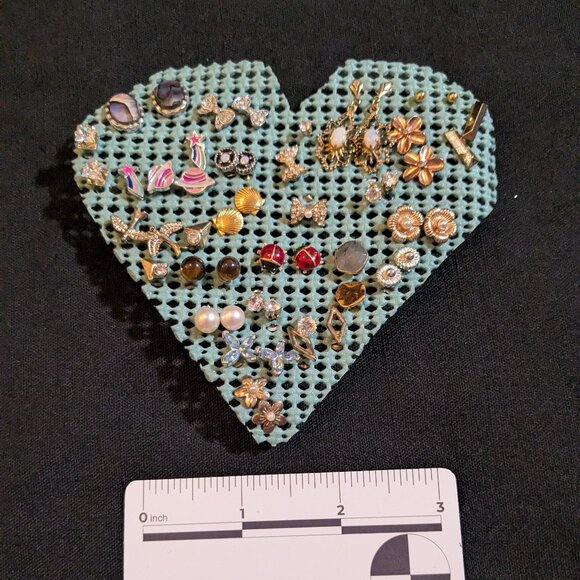 Stud earring lot - Picture 1 of 2